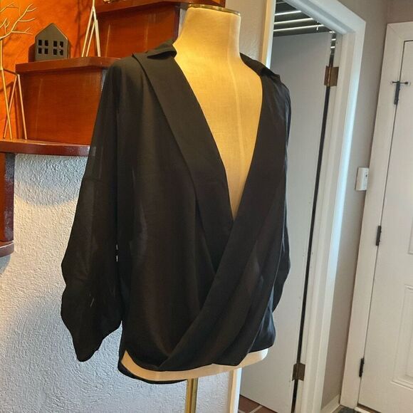 About A Girl Womens Collared Plunging Neck Roll Tab Sleeve Blouse Black Small - Picture 3 of 8